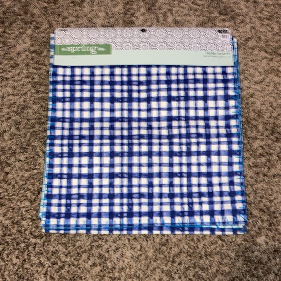 The Spring Shop Table Runner and Napkin Set - Picture 9 of 10